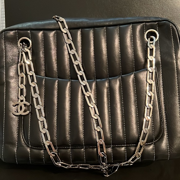 Chanel purse! - Picture 3 of 16
